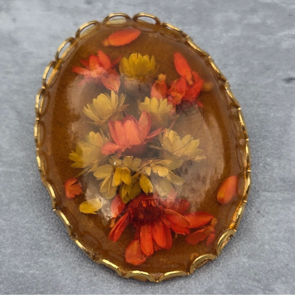 Vintage Pressed Dried Flower Resin Brooch Amber Lucite Floral Oval Pin